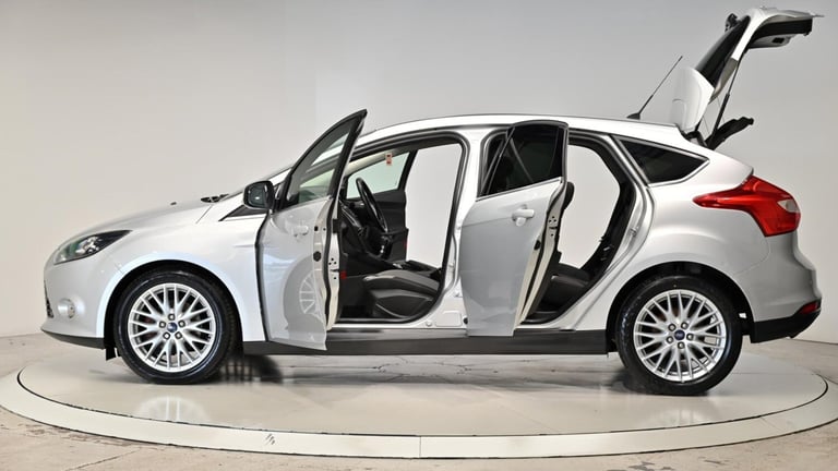 2014 Ford Focus 1.6 TDCi Zetec Euro 5 (s/s) 5dr HATCHBACK Diesel Manual