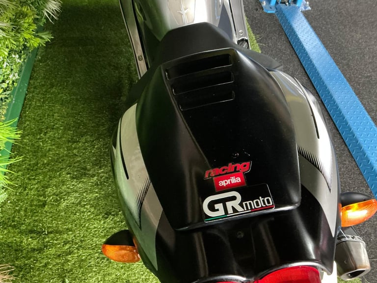 Aprilia RSV 1000 free delivery 