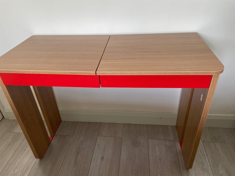 Kid’s desk 