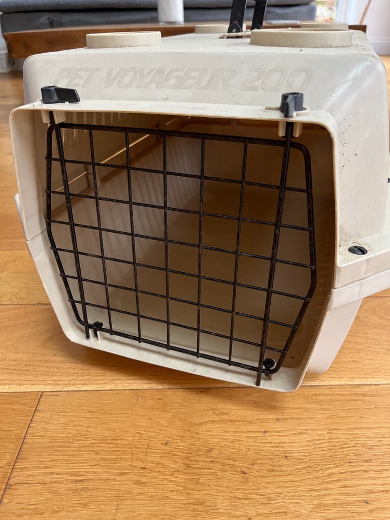 Small pet carrier 