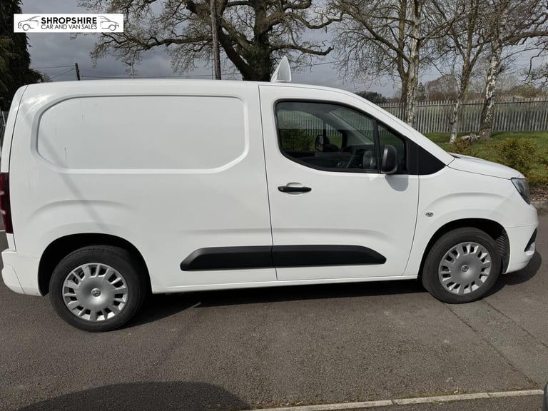 2020 Vauxhall Combo 2000 1.5 Turbo D 100ps H1 Sportive Van PANEL VAN DIESEL Manual