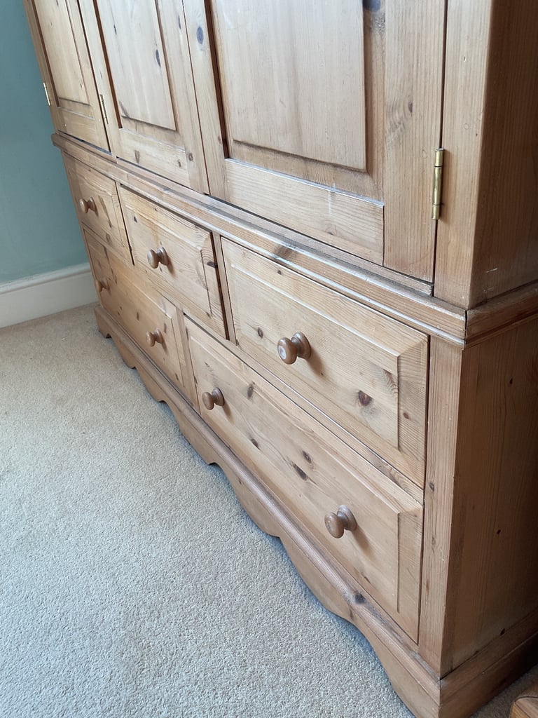 Solid Pine Wooden Bespoke 3-Door Triple Wardrobe With 5 lower drawers dove tail