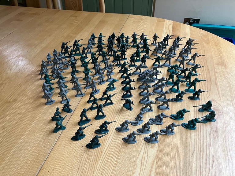 image for 144 plastic toy soldiers