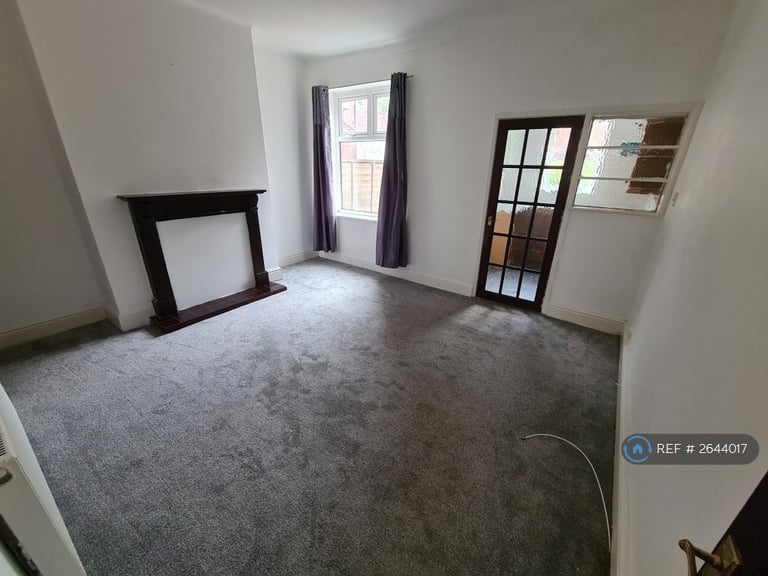 2 bedroom house in Rochdale Road, Royton, Oldham, OL2 (2 bed) (#2644017)