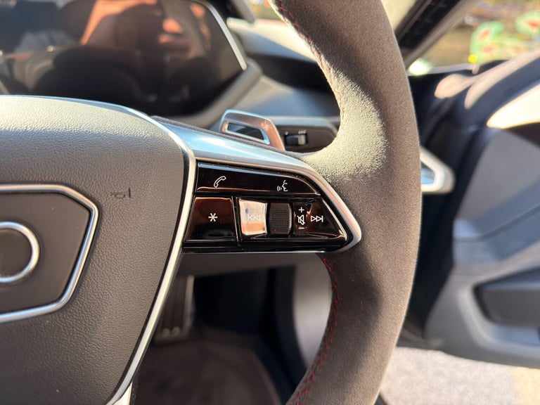 2023 Audi RS e-tron GT 93.4kWh Carbon Vorsprung Saloon 4dr Electric Auto quattro (598 ps) COUPE E...
