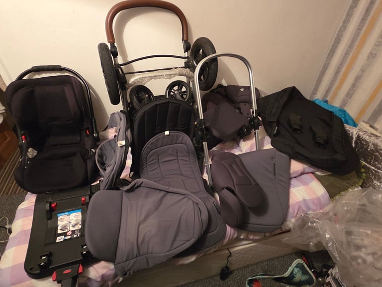 image for STOMP LUXE 12 PIECE TRAVEL SYSTEM WITH I-SIZE STRATUS CAR SEAT & ISOFIX BASE