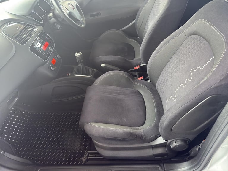 2013 Fiat Punto 1.4 Easy 3dr HATCHBACK Petrol Manual