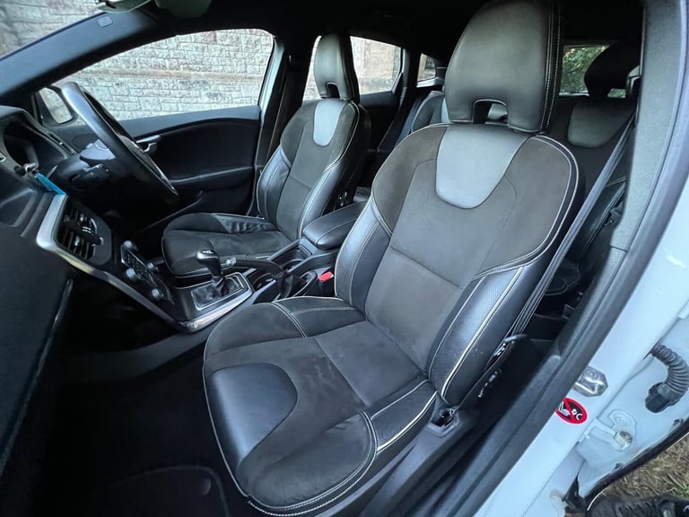 2018 Volvo V40 2.0 T2 R-Design Euro 6 (s/s) 5dr HATCHBACK Petrol Manual