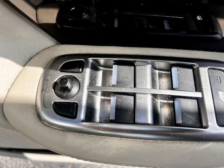 2012 Jaguar XF 3.0d S V6 Portfolio Auto Euro 5 (s/s) 4dr SALOON Diesel Automatic