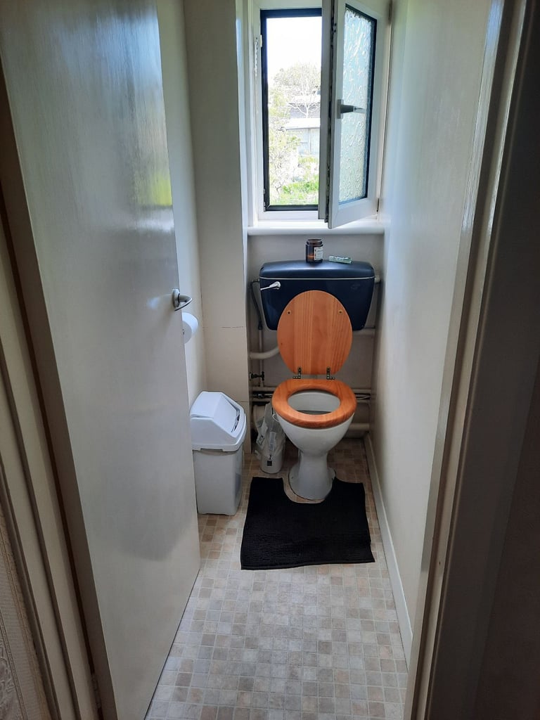 Massive room, all bills included, private kitchen and balcony included in price
