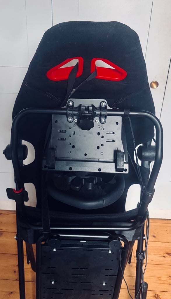Logitech G923 Wheel + Racing Seat – London N15