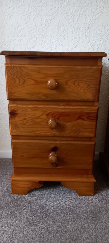 Chest of drawers