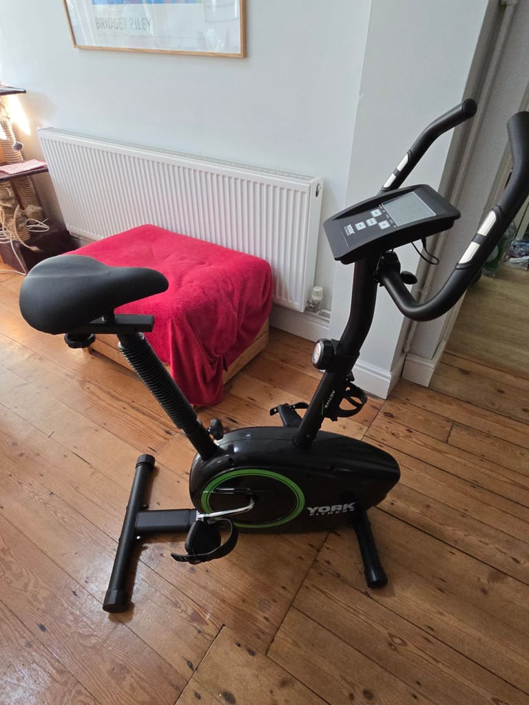 York Active 110 exercise bike 