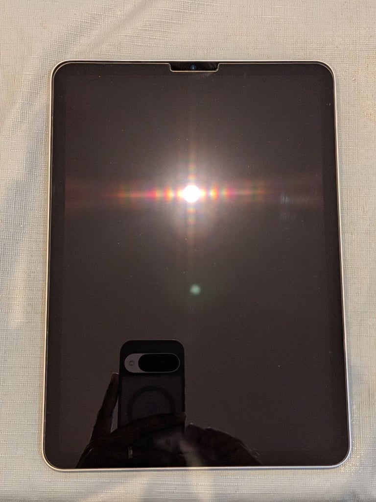 Both Ipad Air 64gb, Airpods Pro 2