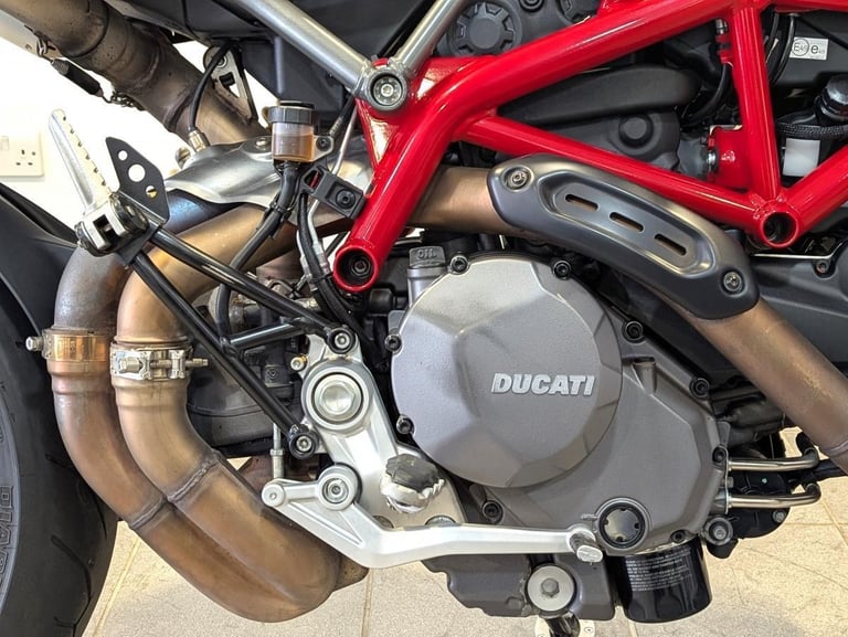 DUCATI HYPERMOTARD 950 2021 - 1 OWNER - FSH - OIL AND RAD GUARD - GENUINE BIKE