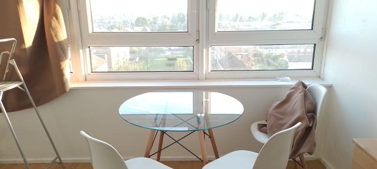 Spacious one bed flat with good privacy and grand view of London