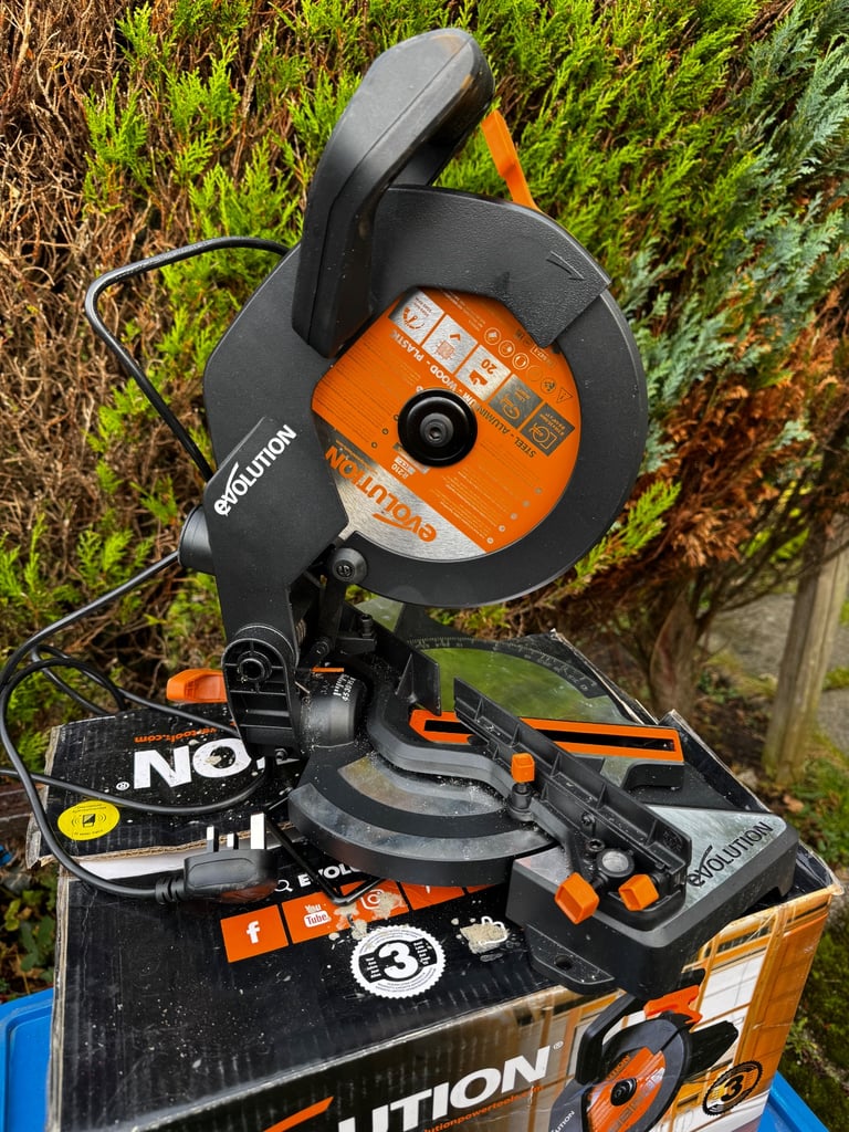 image for Evolution 1200W 240V 210mm Corded Compound Mitre Saw R210CMS 