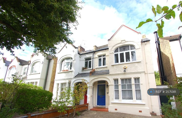 6 bedroom house in Fontenoy Road, London, SW12 (6 bed) (#2571381)