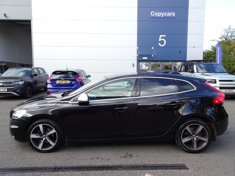 2019 Volvo V40 2.0 D2 R-Design Edition Euro 6 (s/s) 5dr HATCHBACK Diesel Manual