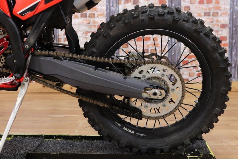 2022 MODEL BETA RR 2T 300 (21 PLATE) - ONLY 3,835 MILES (78 HOURS) - 1 OWNER