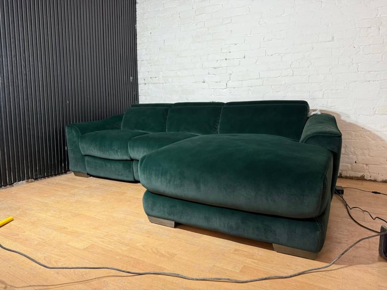 Ex-Display! HIGH STREET BRAND Furniture Village Elixier Emerald Green Electric Recliner Chaise Sofa