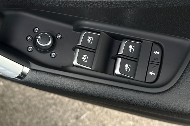 2025 Audi Q2 S line 30 TFSI  116 PS 6-speed SUV PETROL Manual