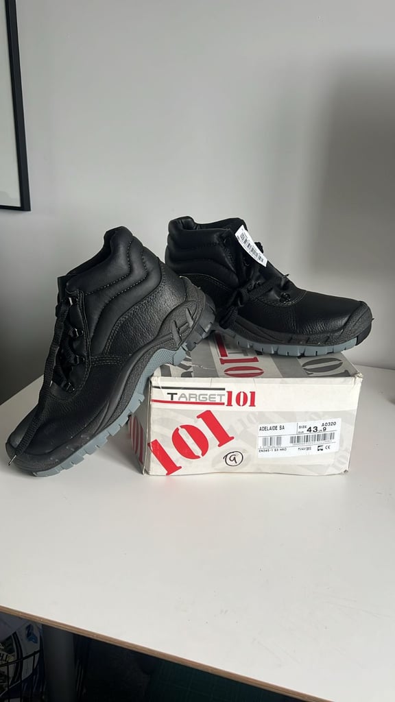 image for TARGET 101 - Saftey Boot (UK 9)