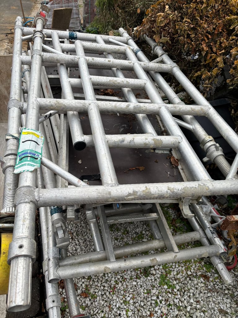 Aluminium Heavy-Duty Scaffolding - 2 Towers / 4 Decks / Max 5.2m Reach