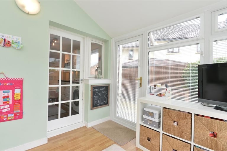 3 Bedroom Semi-detached House in Gyle, near Edinburgh Airport