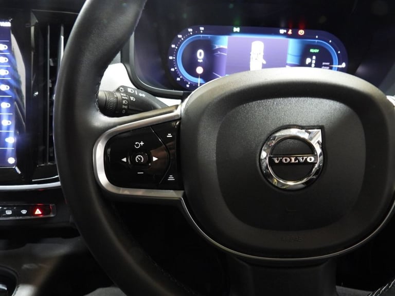 2023 73 VOLVO S90 2.0H T8 RECHARGE 18.8KWH PLUS SALOON 4DR PETROL PLUG-IN HYBRID