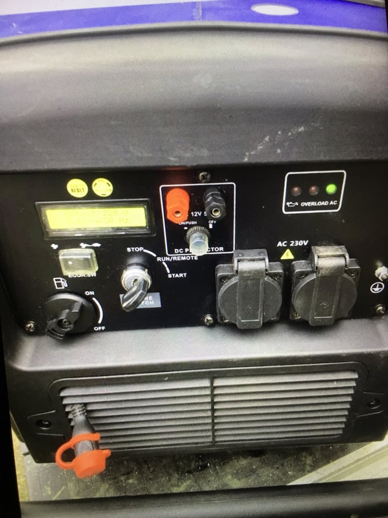 HYUNDAI 3200SEI PORTABLE PETROL INVERTER GENERATOR.