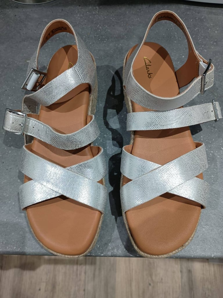 image for Clarks Sandles Women's size 6 - silver 