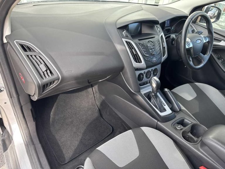 2014 Ford Focus 1.6 125 Zetec Navigator 5dr Powershift HATCHBACK PETROL Automatic