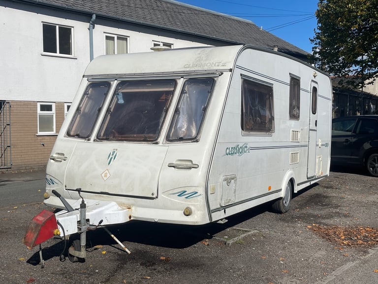 2005 caravan 4 beds 