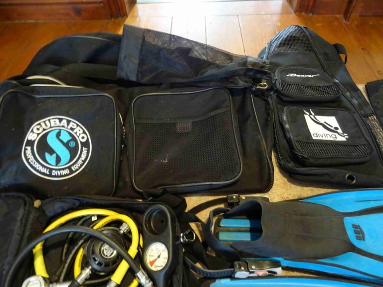 Scuba diving equipment