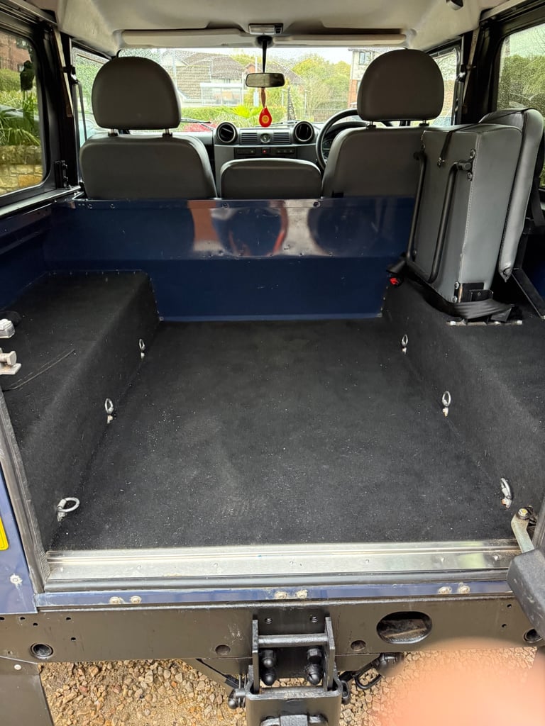 Land Rover 90 DEFENDER Hardtop 2198 (cc)