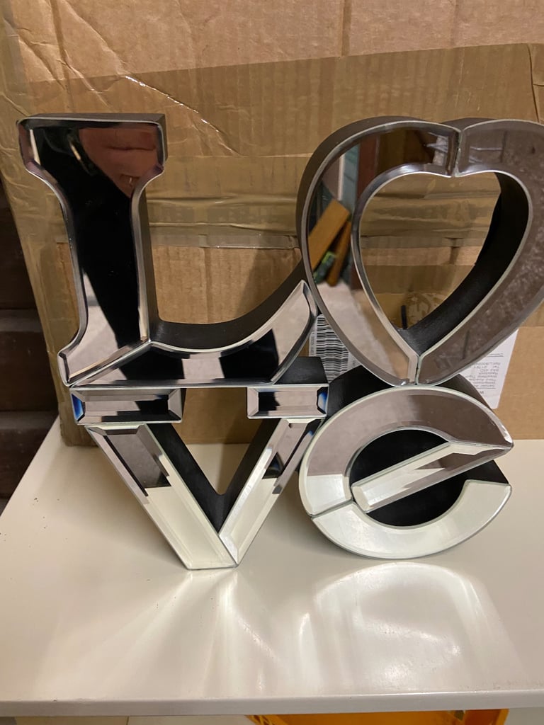 Love sign mirror 