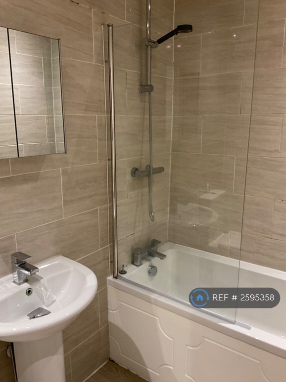 2 bedroom flat in Lane End Croft, Leeds, LS17 (2 bed) (#2595358)