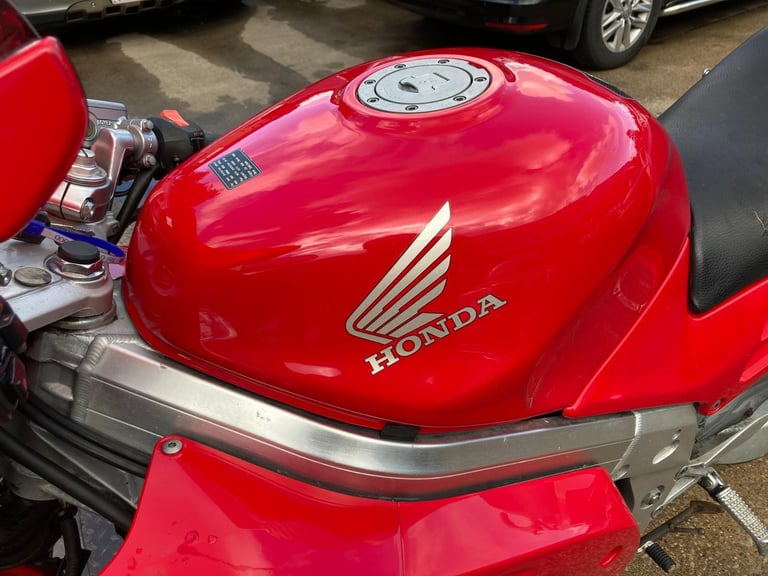 Honda VFR750 RC36 CARB MODEL (CLASSIC MOTORCYCLE) RUNNING RECOMMISSION PROJECT