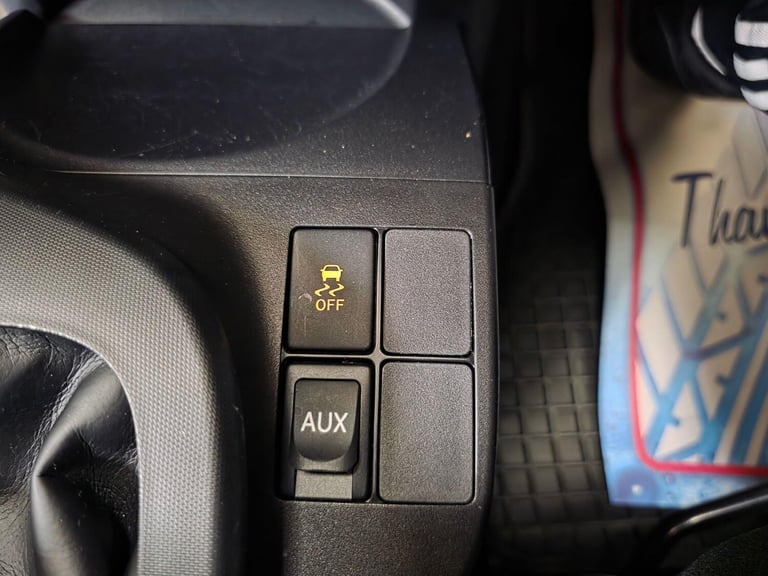 TOYOTA IQ 1.0 VVT-i 2 White Manual Petrol WARRANTY 12 MONTHS MOT