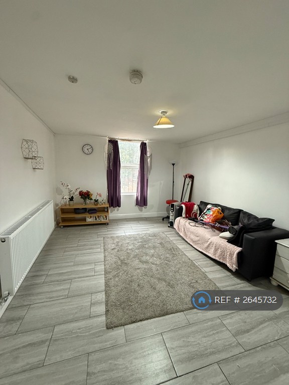 1 bedroom flat in Roundhay Road, Leeds, LS8 (1 bed) (#2645732)