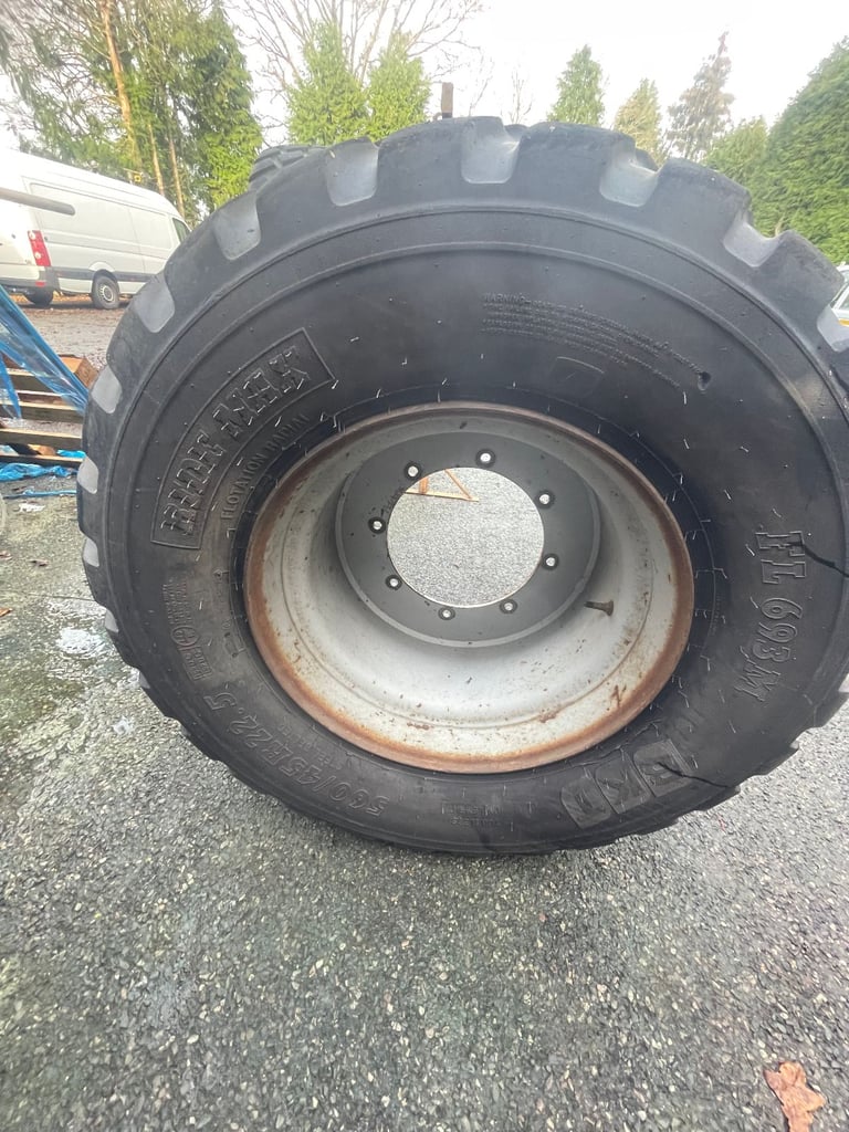 Tractor Tyres & wheel - Like new - BKT FL 693M tyres 