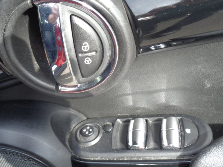 MINI HATCHBACK 1.5 Cooper 5dr