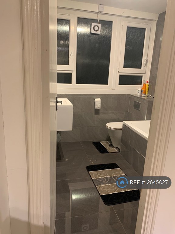 1 bedroom in Treby Street, London, E3 (#2645027)