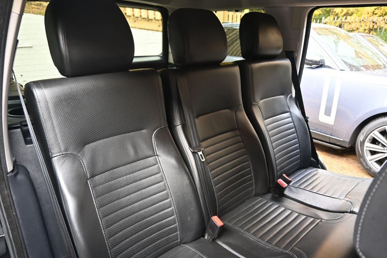 2016 Land Rover Discovery 4 3.0 SD V6 SE Auto 4WD 5dr PANEL VAN Diesel Automatic