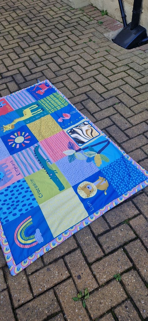 CHAD VALLEY TROPICAL JUNGLE LARGE FOLDABLE PLAY MAT. EXCELLENT CONDITION.