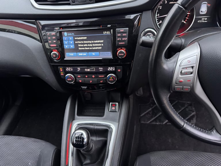 2015 Nissan Qashqai 1.2 DiG-T N-Tec+ 5dr HATCHBACK Petrol Manual