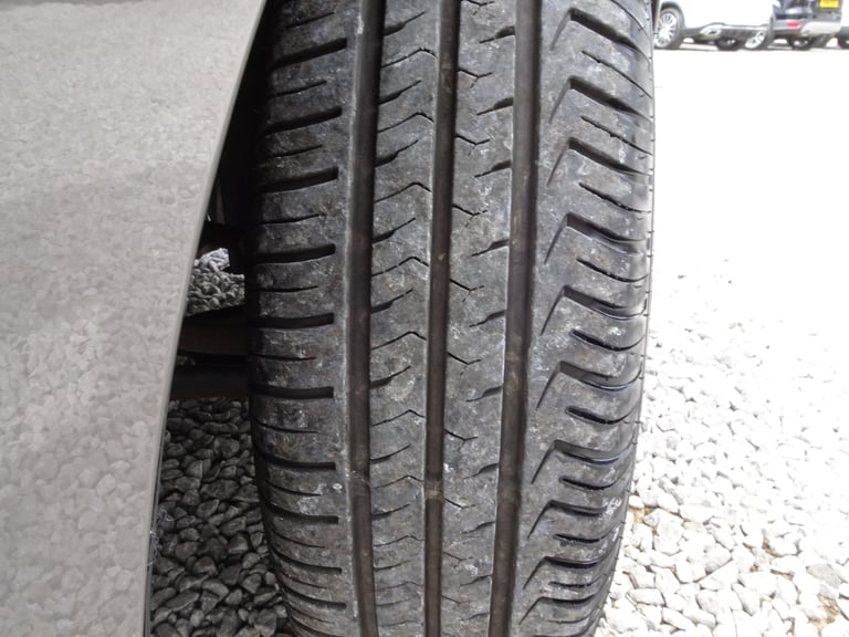 1.0 VTi Feel 5dr £20 TAX +FSH +BTOOTH +JUST SERVICED*