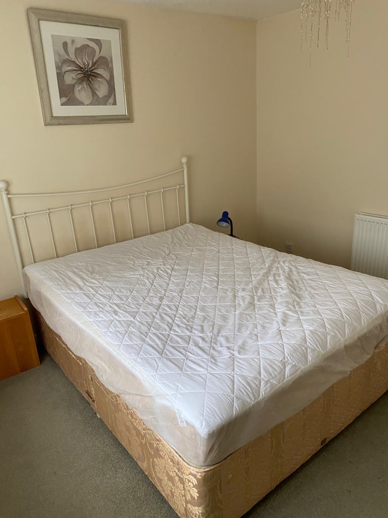 Two bed Semi Quiet Cul de Sac Close to Ashburys Train Station Off Textile Street Manchester 12 
