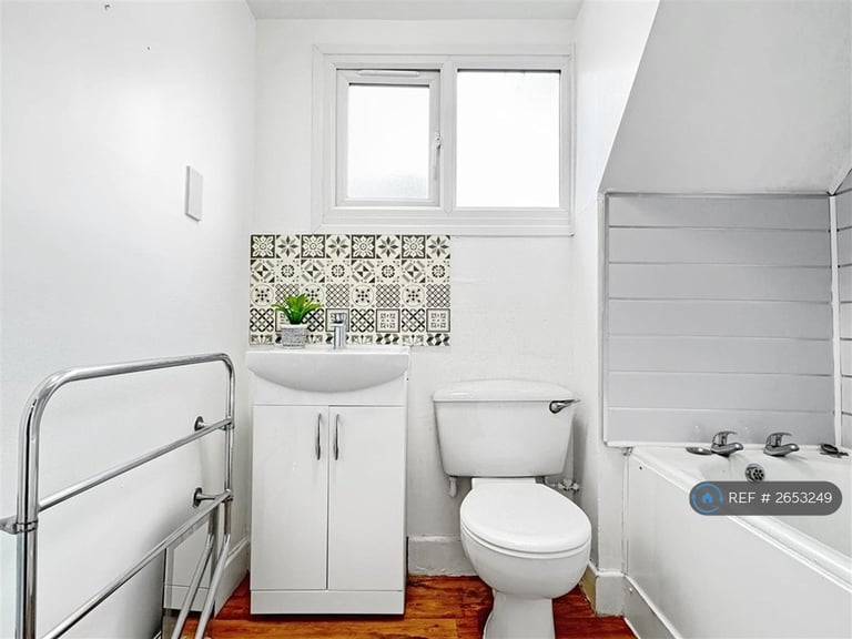 2 bedroom flat in Stretten Avenue, Cambridge, CB4 (2 bed) (#2653249)